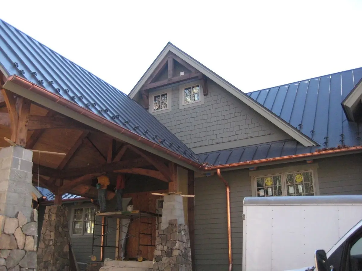 Craftsman Roofing team delivering quality roofing work in Straitsville